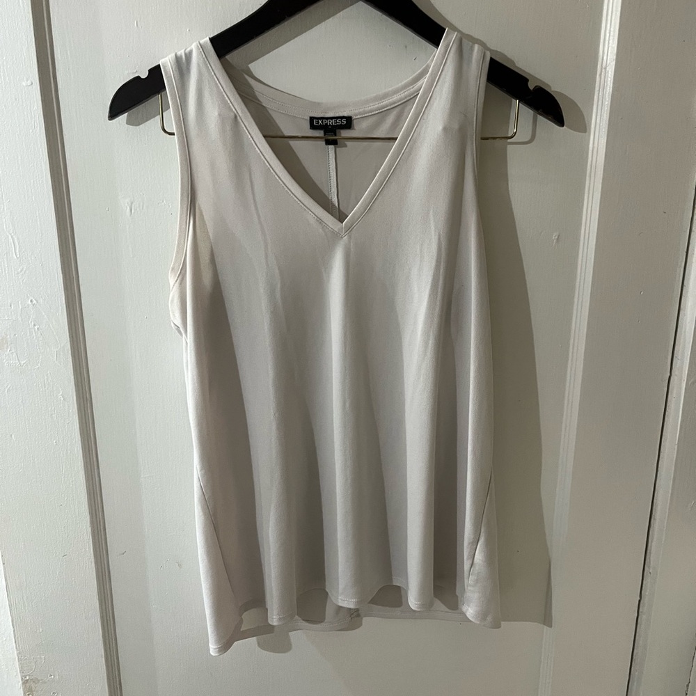 Express White Relaxed V-Neck London Tank Top Blouse Women's Size Small EUC